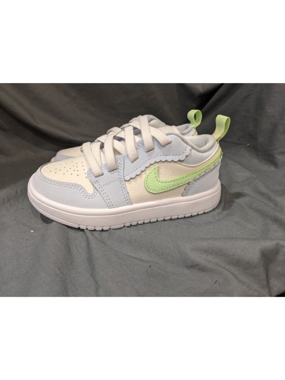 Jordan AJ 1 Low ALT SE Fem Hook-and-loop closure Toddlers Size 11 NEW NO BOX! - Picture 6 of 10